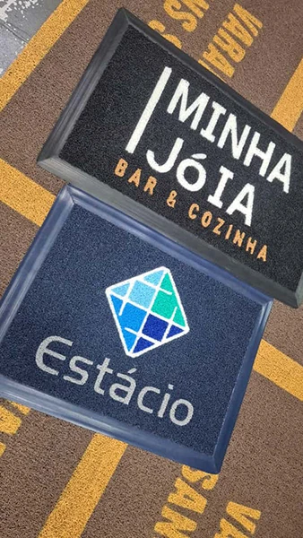 Tapete personalizado com logomarca Tem Tapetes — modelo resistente e antiderrapante sob medida, ideal para empresas e condomínios.