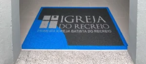 tamanho de tapete para entrada de empresa grande
